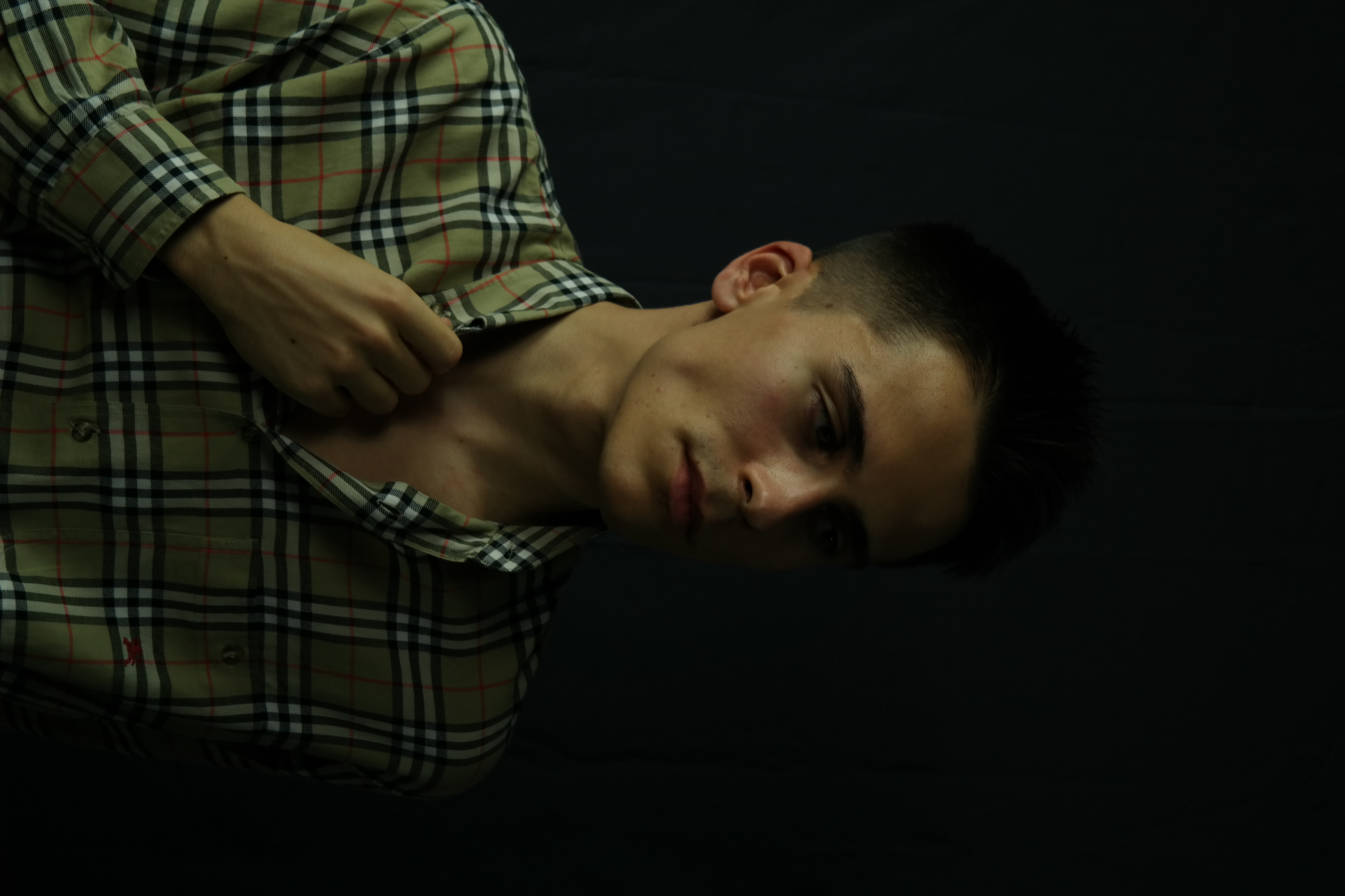 Ángel Blanco García — Pose editorial ángulo tres cuartos
