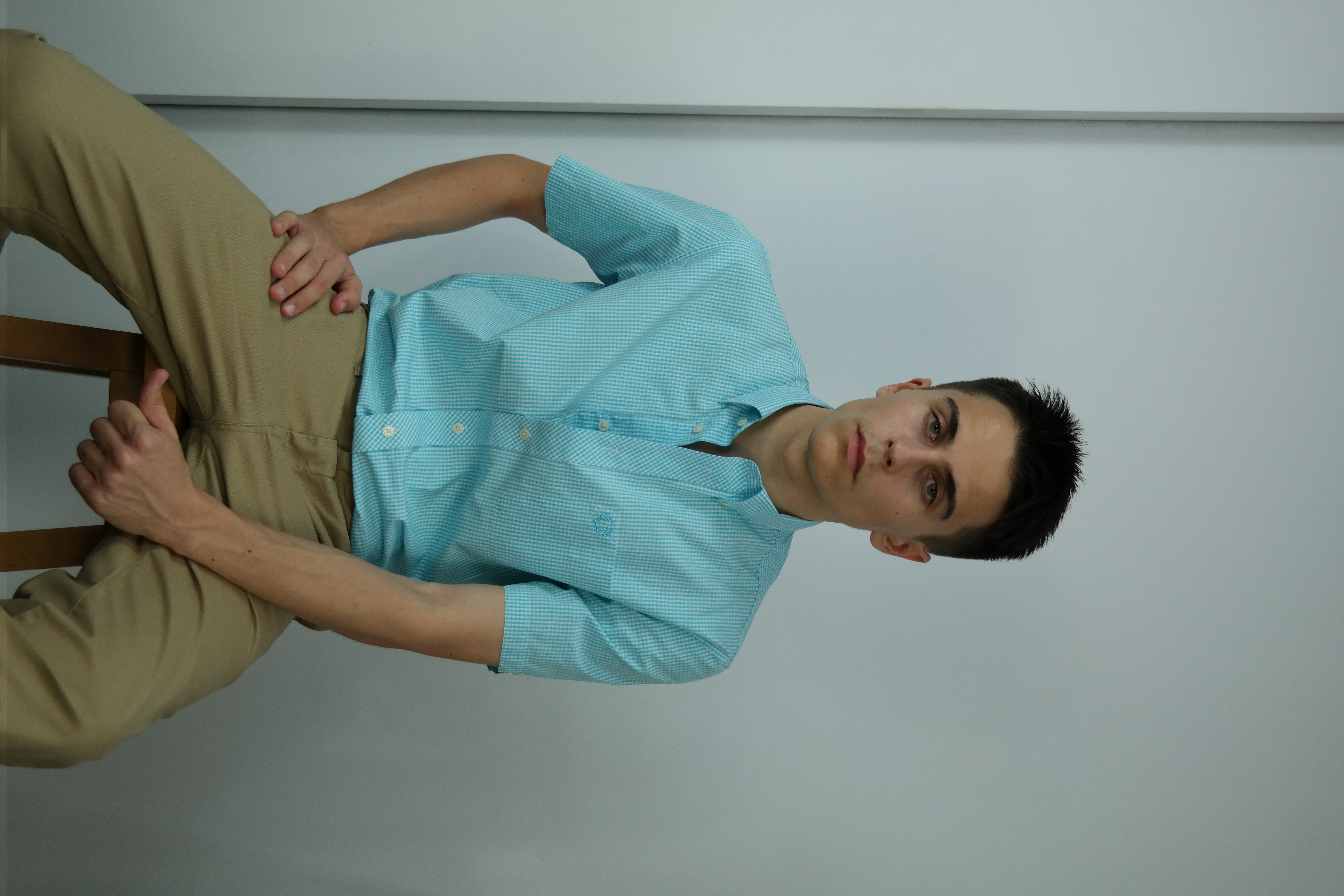Ángel Blanco García — Pose editorial mirada frontal