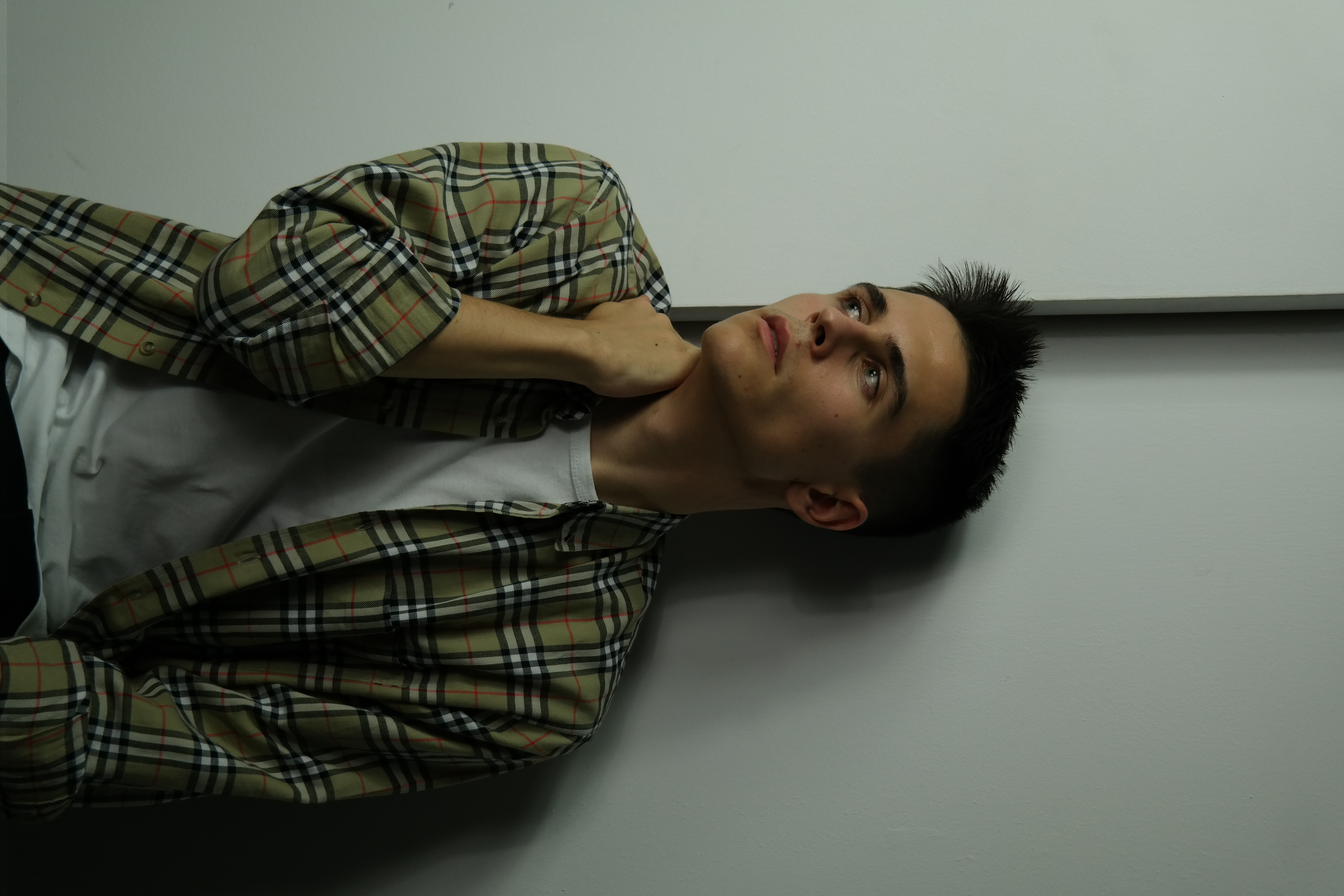 Ángel Blanco García — Pose editorial estudio